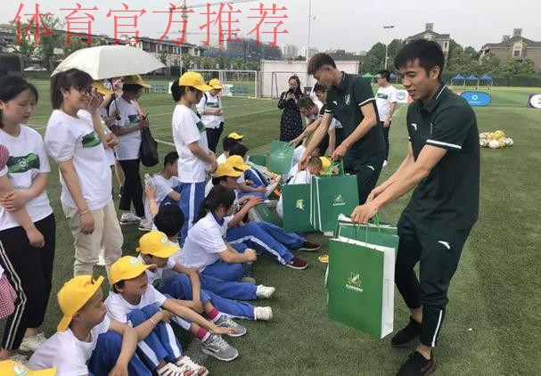 2018中甲故事 | 中甲不止座次，还有爱和分享